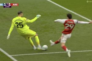 多纳鲁马超巨失误送礼！哈弗茨直接将球挡进，阿森纳1-1扳平曼城
