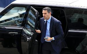 邮报：对阵阿森纳赛前，曼城主席现身训练基地激励球队斗志