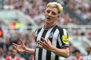 记者：戈登已与凯恩就加盟拜仁进行了交流，拜仁对其估价5500万镑”