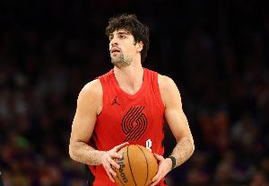 如何防阿夫迪亚不犯规？米奇：站好位置 了解他造犯规的方式