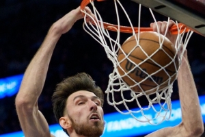 切特谈球队防守：关键在于沟通执行力 持续拼抢积极补位