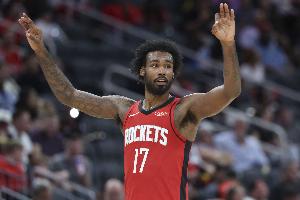 替补打得确实好！伊森7中7超高效拿16分10板2助3断 末节14分续命