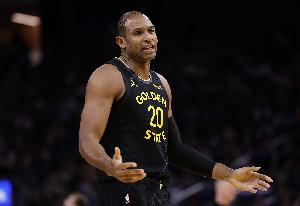 霍福德：如果我决定留在这里&继续征战 那么夺冠将依然是我的目标