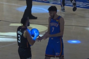 狄龙赛前不让自己摸球！霍姆格伦：要是我 我也不会把球递给他