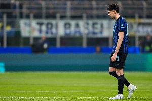 意天空：巴斯托尼仍单独训练但提高训练强度，能否出战科莫成疑