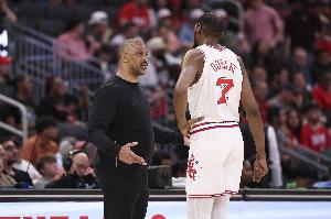 0-2落后！媒体人：杜兰特复出也没顶住 火箭基本上大势已去