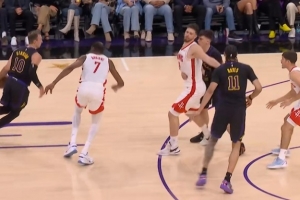 又一个！拉拉维亚被吹掩护犯规 个人已累计5犯在身