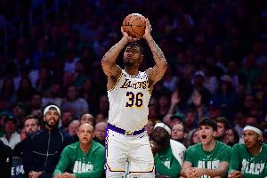 雷迪克：斯玛特本赛季的底角三分球 犹如激光般精准