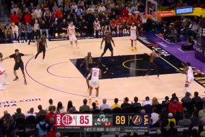 太离谱了……杜兰特面对包夹犹犹豫豫 最终失误 第8个失误！