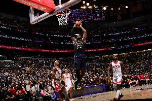 将才与帅才的区别！KD下半场3分&全场9失误 老詹带队能力降维打击