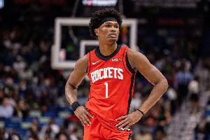 阿门防守斯玛特被吹犯规 乌度卡选择挑战但失败