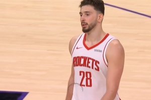 球还在筐上！申京跟进双手补篮 进攻干扰球无效