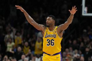 云泥之别！湖人三分28中13&命中率46.4% 火箭29中7&命中率24.1%