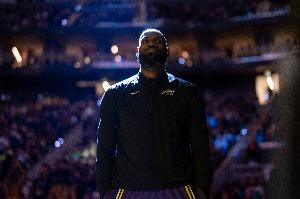 苏群：詹姆斯打了39分钟拼足老命 那两个扣篮让人以为他才31岁