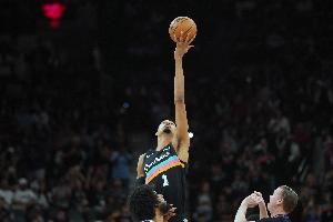 哈珀：文班是我见过意志最坚韧的人之一 他一定能很快强势回归