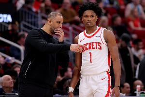 媒体人：阿门是最拉的 进攻还严重拖空间 申京近筐终结率差到离谱