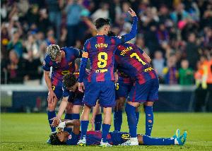 记者：亚马尔正在接受核磁共振检查，以确定伤缺时间