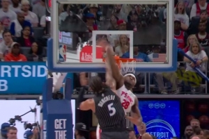 终于成功了！班凯罗反击单臂隔扣斯图尔特打成2+1