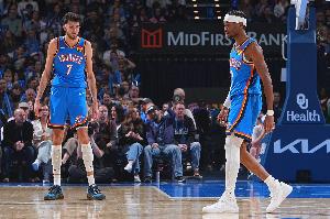 霍姆格伦：很感谢亚历山大夸我 我们能拿联盟第一 他功不可没