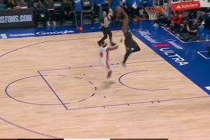 攻防建功！小卡特生断杜伦 随后反击一条龙双手暴扣