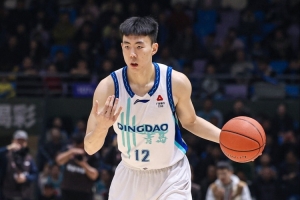 枪杆火热！段昂君半场7投5中&三分6中4 独得14分2篮板1抢断