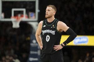 正负值+20最高！迪文岑佐13中6拿到15分4板7助4断 三分8中3