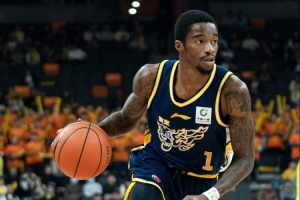 因伤赛季报销！萨姆纳本赛季场均能贡献21.7分4.1板4.0助1.2断