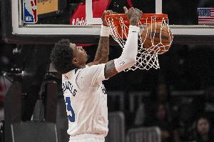 攻守兼备！麦克丹尼尔斯半场8中6贡献13分5板1断1帽 正负值+18