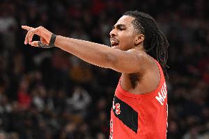 新秀可以啊！博伊尔斯半场7中6高效轰下12分