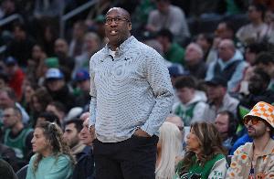 不慌！迈克·布朗：很多球队1-2落后但晋级 去年雷霆都1-2落后过