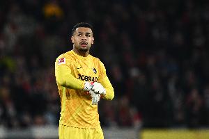 踢球者：23岁门将阿图伯鲁渴望转会并接触米兰 弗赖堡要价约2千万