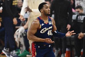 远远不够！米切尔16投7中&三分7中1 得到15分5板3助&正负值-14