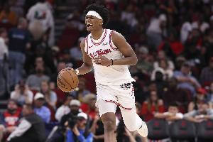 乌度卡：我们需要解放其他人 对位肯纳德时让阿门更多冲击内线