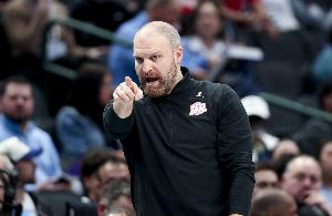 解说谈詹金斯挂帅雄鹿：还得是马刺系 他显然知道要面对的情况