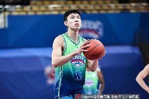 开局就燃了！郑昊燃首节打满 6中5单节13分&三分4中3