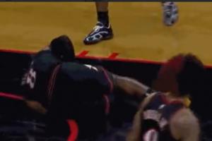 男人的痛~杰伦·布朗背打一肘打到小乔治 保罗·乔治直接倒地不起