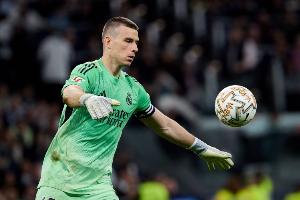 真尽力了！卢宁连续2场遭读秒丢球错失零封，本赛季11场0零封