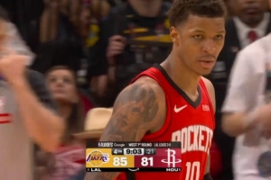 探花郎！小贾巴里·史密斯连续三分命中 帮助火箭艰难续命