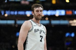 哈珀：科内特是无名英雄 没文班亚马&他的表现对我们太关键了