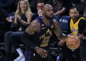 詹姆斯系列赛场均25.3分9.7板8.7助 三项数据领衔湖人全队