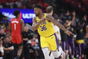 加时狂砍8分！斯玛特9中5拿21分4板10助5断2帽 造三分犯规掀反扑