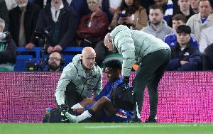 巴媒：切尔西拒绝放埃斯特旺回巴西治疗，球员团队正在尝试说服