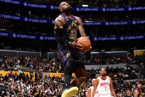 雷迪克谈詹姆斯G2反手暴扣：在比赛过程中 我不是一个球迷