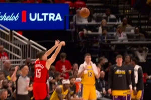 最多曾落后15分！谢泼德空位三分命中 帮助火箭反超打停湖人