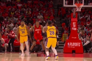 状态火热！八村塁篮下翻身跳投&弧顶三分球 个人已经11分