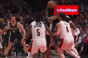 福克斯打到阿夫迪亚面部被吹进攻犯规 暴怒还吃T！马刺挑战成功