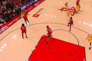 还有悬念！斯玛特抢断直接造成三分犯规 三罚全中分差3分