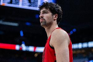 哨子挺多！阿夫迪亚15投仅3中拿19分6板9助 罚球16中12