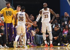 魔术师：詹姆斯率队3-0&还有四名队友得分上双 湖人现在信心满满