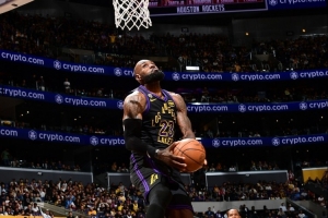 阿里纳斯：你可以觉得老詹不是GOAT 但现在还黑他的脑子都有问题